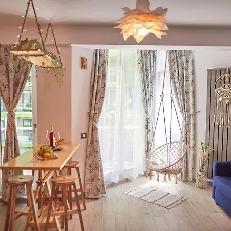 Three Lights By Alz Apartman *